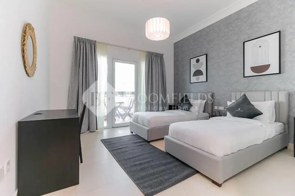 Golf course view, stylish 2BR - Абу-Даби