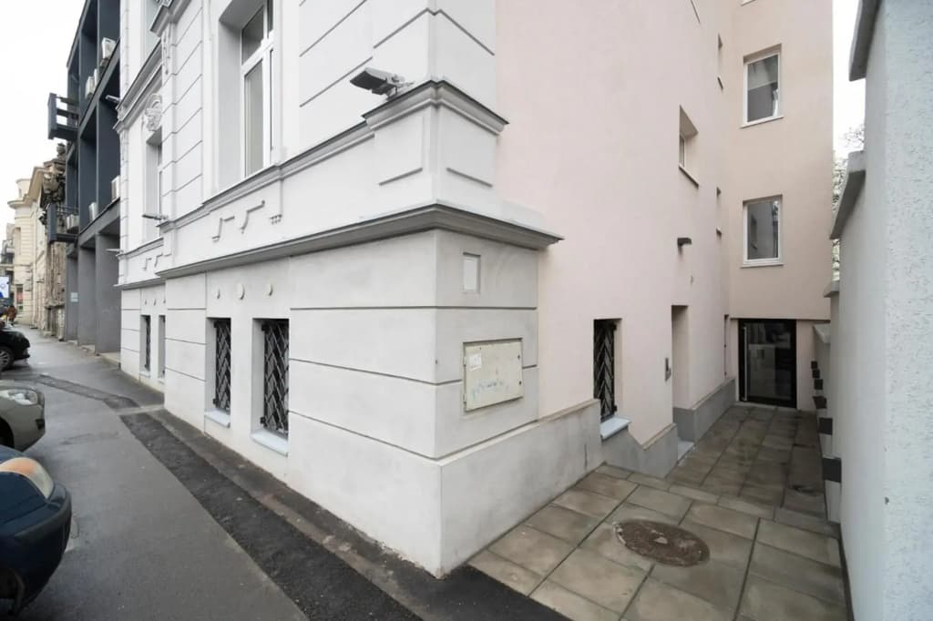 Hostgost at Rv - Белград