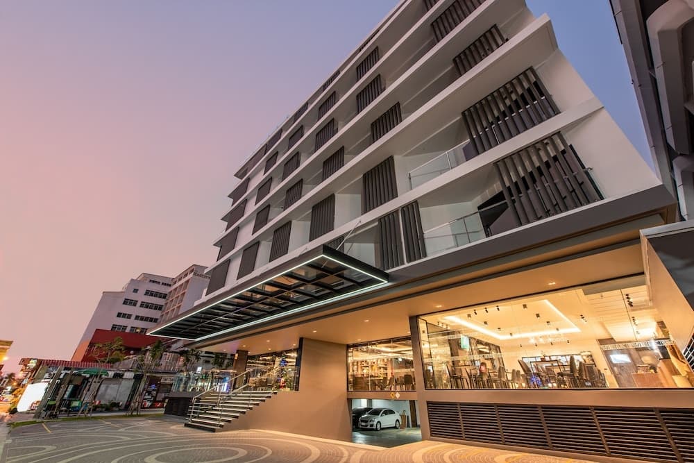 Отель Blackwoods Hotel Pattaya - Паттайя
