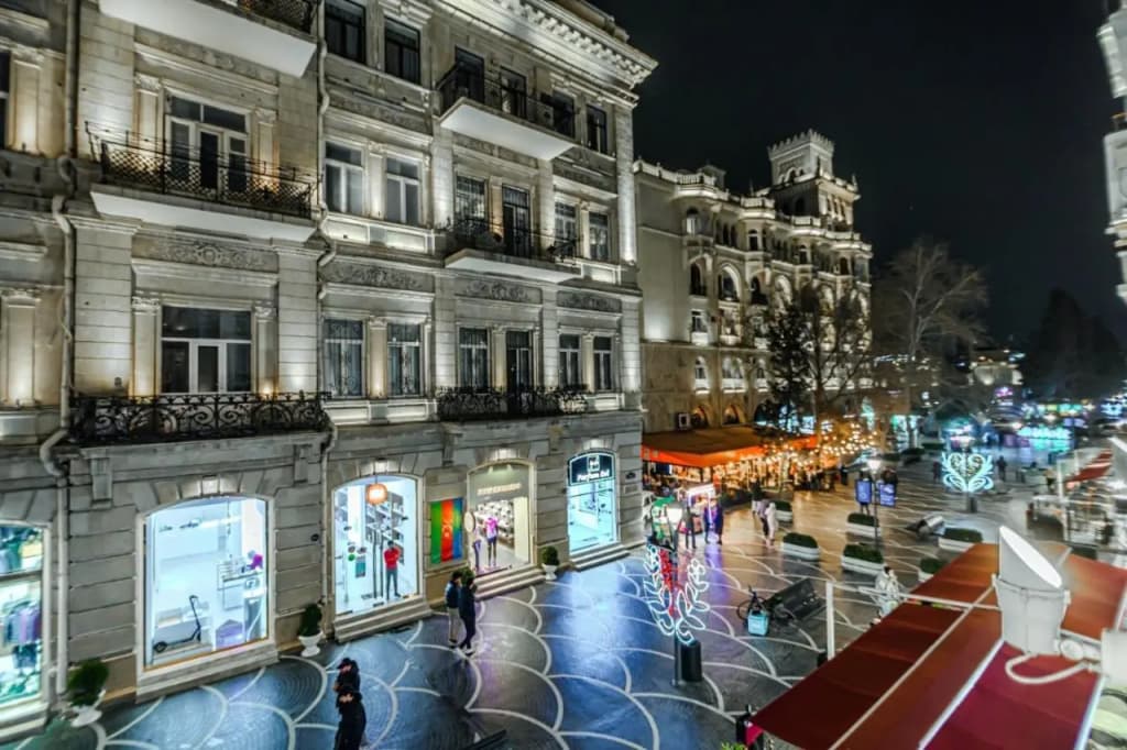 Nizami Street 2 Room Gold Home - Баку