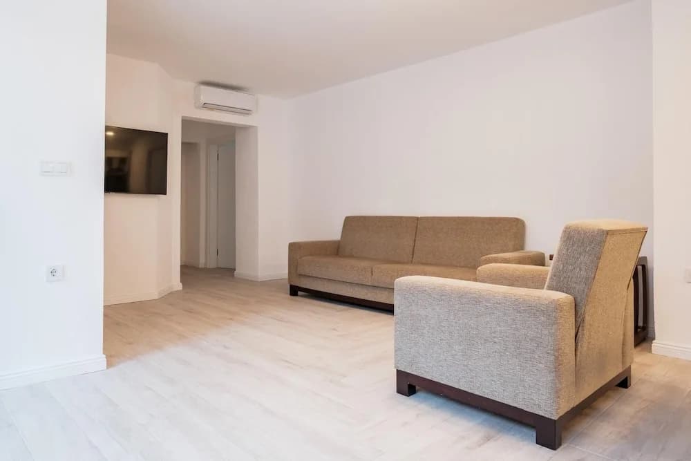 Comfy Flat w Patio 3 min to Beach in Bodrum - Бодрум