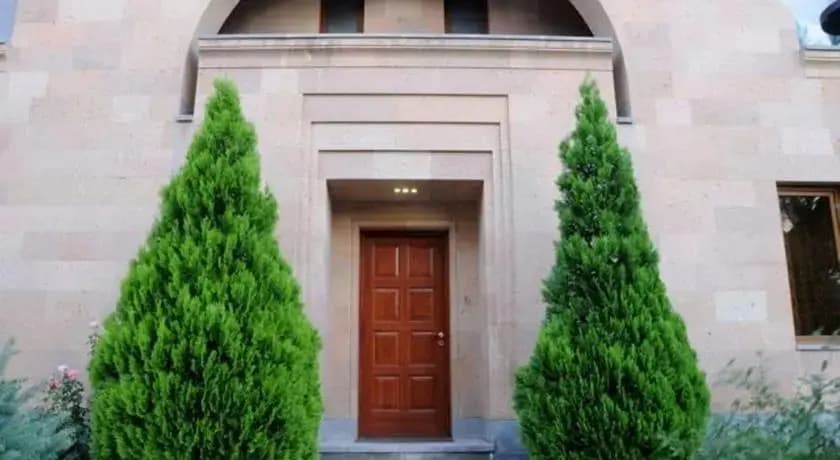 Villa Hyusisayin Charagayt - Ереван