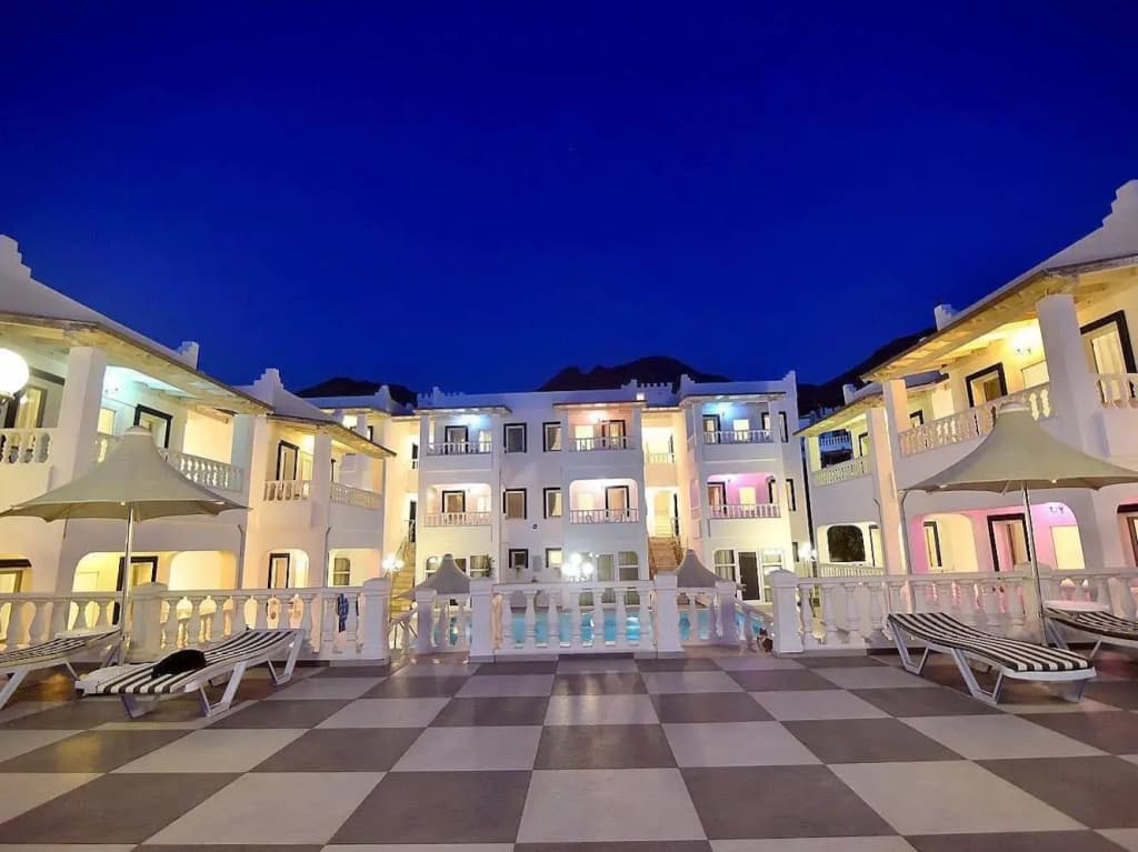 Bahama Art Hotel - Тургутрейс