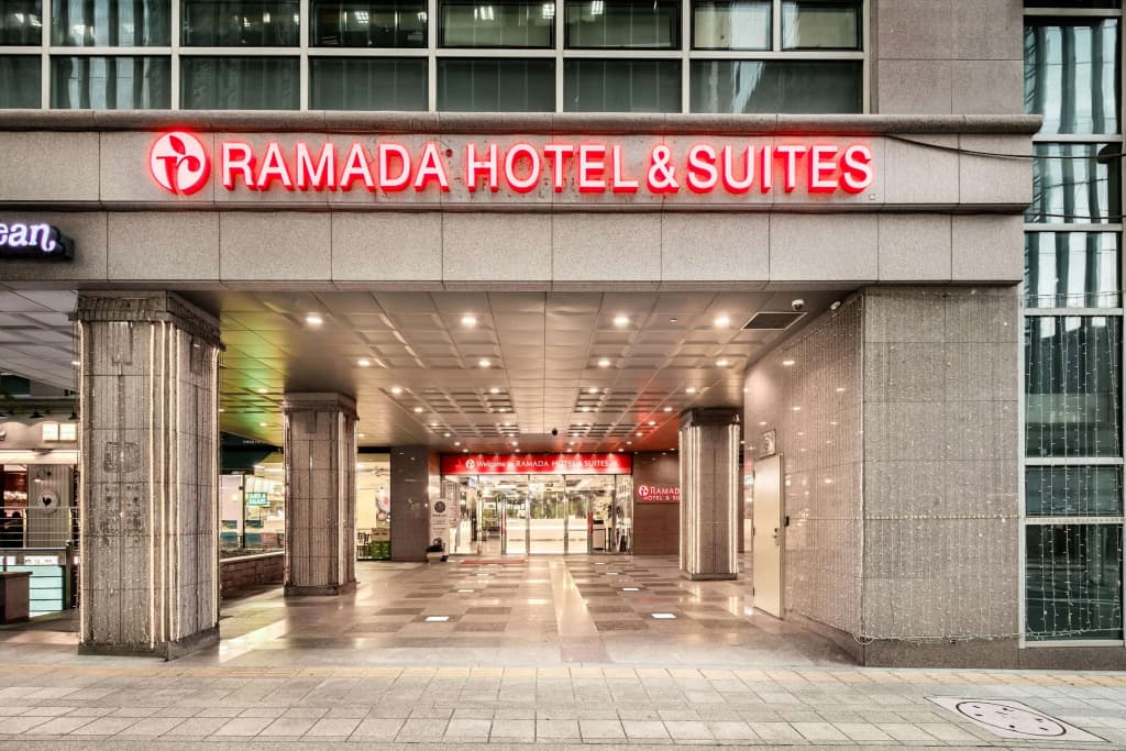 Ramada Hotels & Suites Seoul Namdaemun - Сеул
