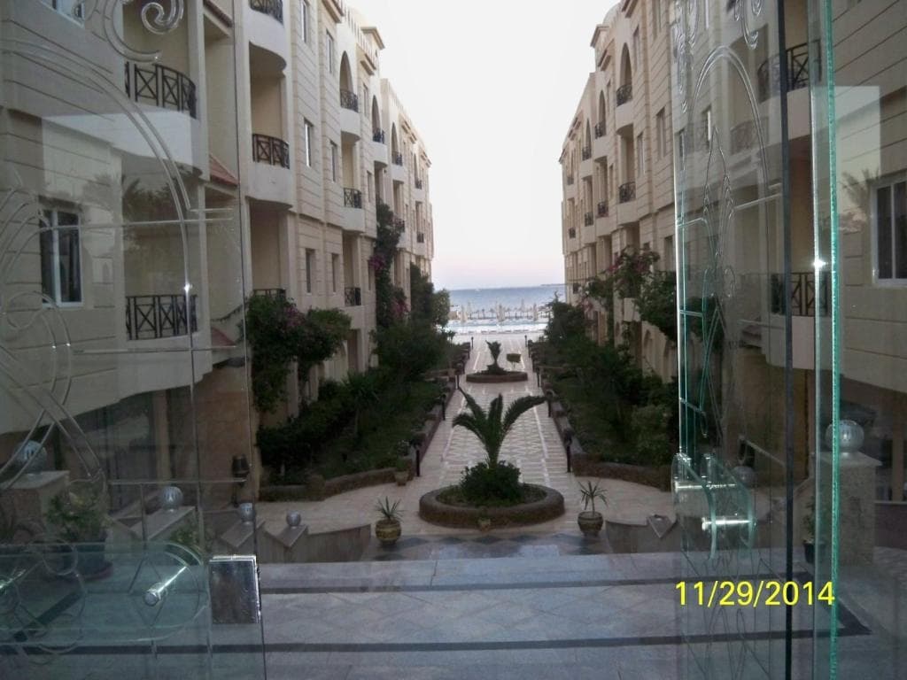Palm Beach Piazza Apartments - Хургада