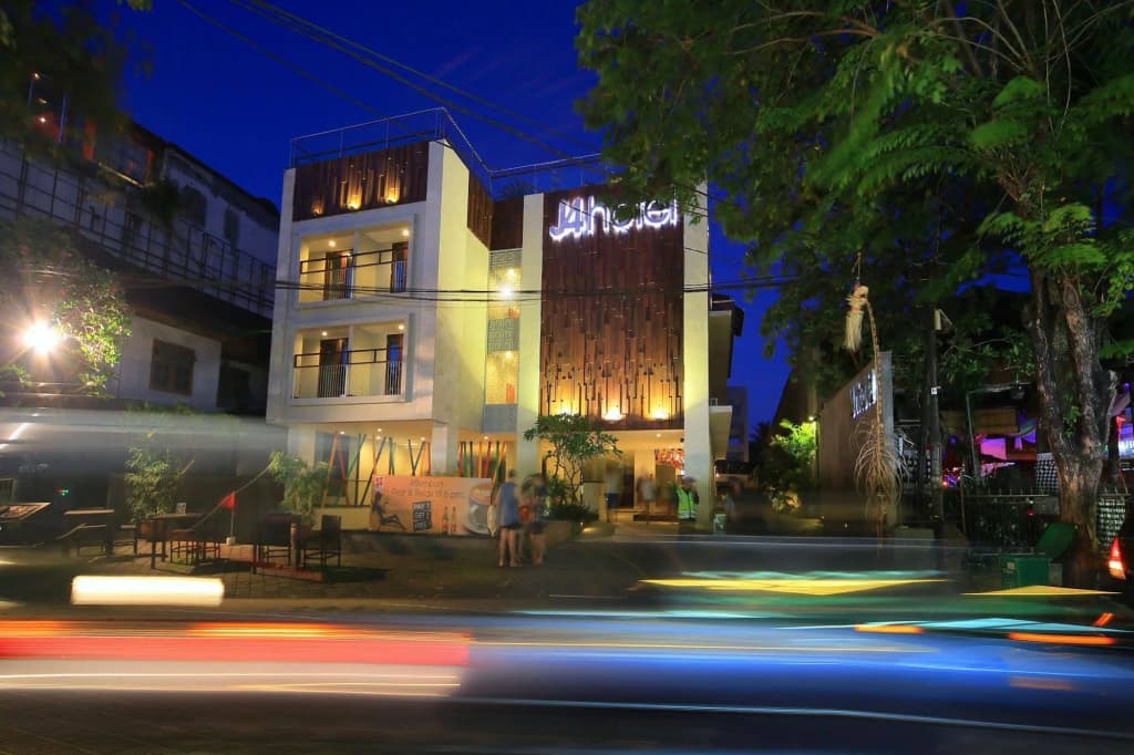 J4 Hotels Legian - Кута