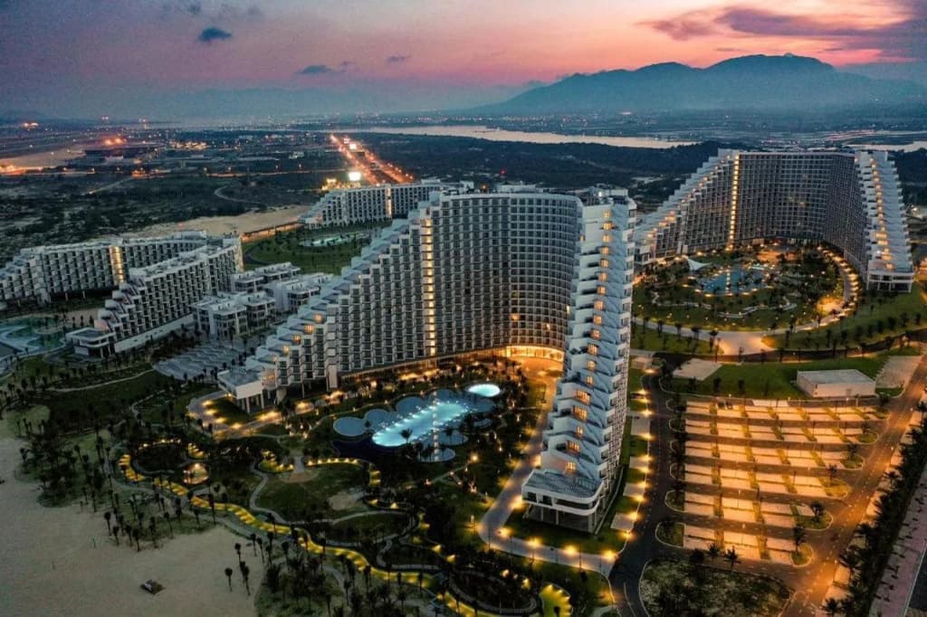 Курортный отель The Empyrean Cam Ranh Beach Resort - Камрань