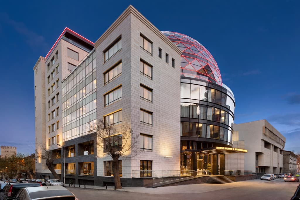 Отель Wyndham Grand Tbilisi - Тбилиси