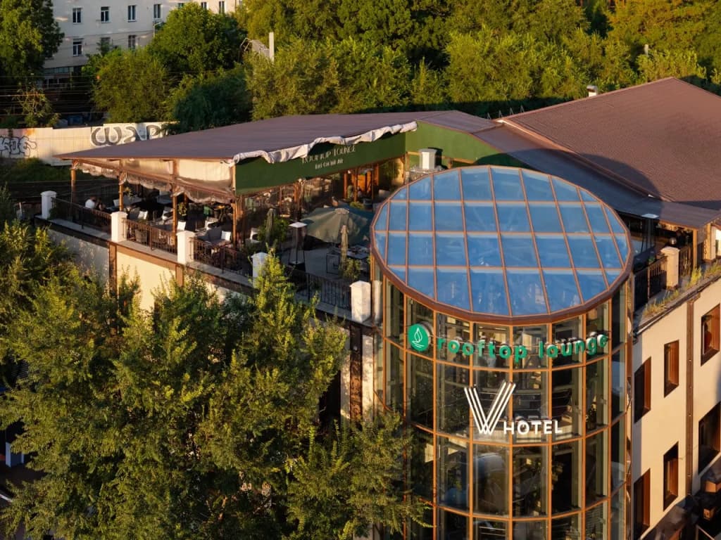 Отель V Hotel&Rooftop Lounge - Владивосток