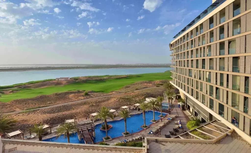 Отель Yas Plaza Mangroves by IHG - Абу-Даби