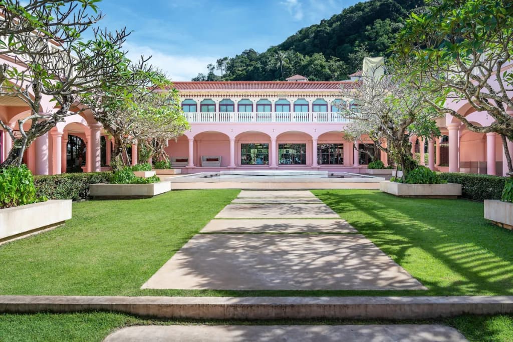 Отель Centara Grand Beach Resort Phuket - Карон