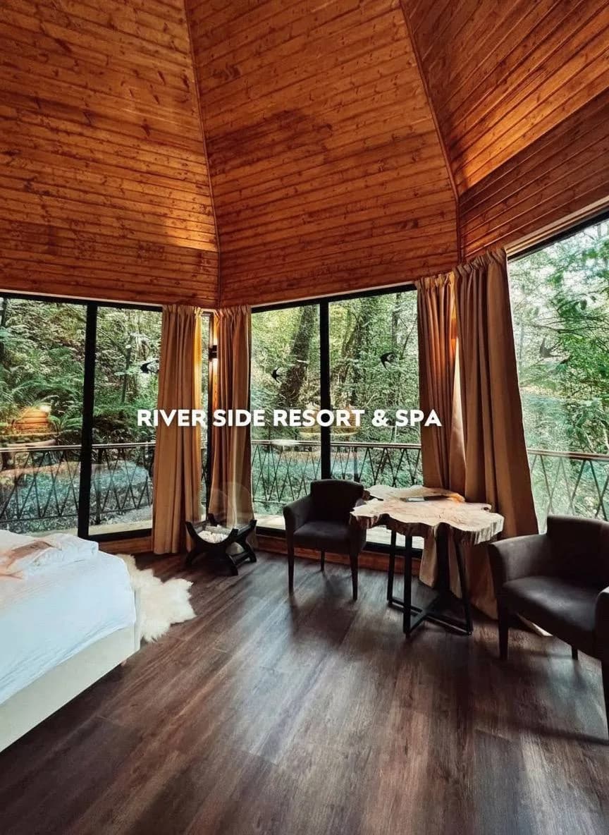 Номер River Side Resort & Spa в Сочи: деревянная башенка с панорамным остеклением в лес у реки