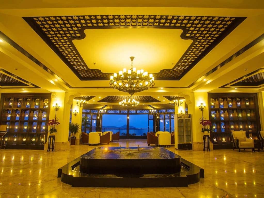 Yuhuayuan Sea View Hotel - Санья