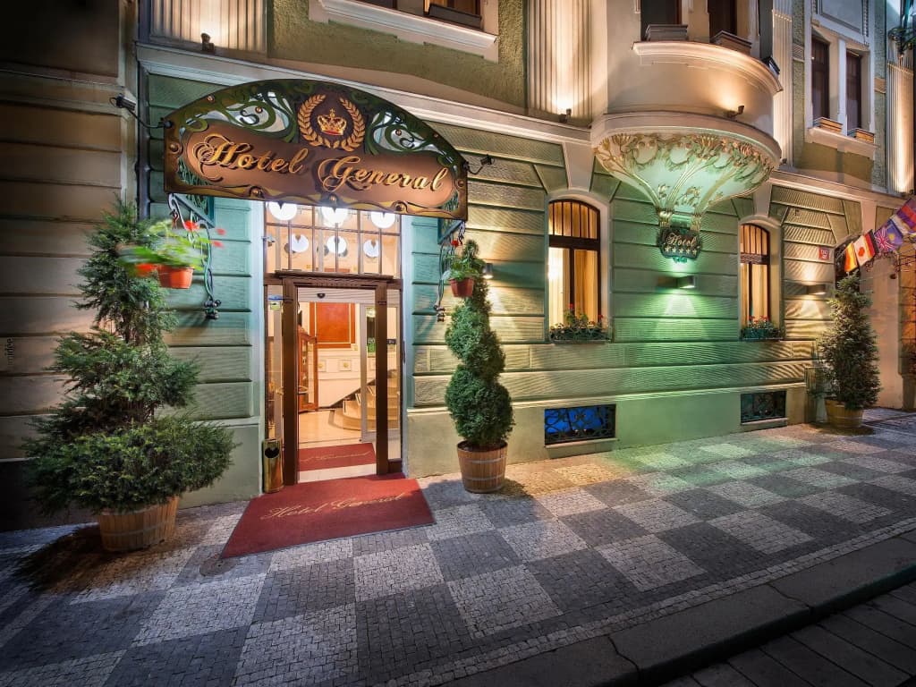 Hotel General Old Town Prague - Прага