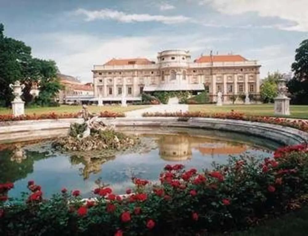 Im Palais Schwarzenberg - Вена