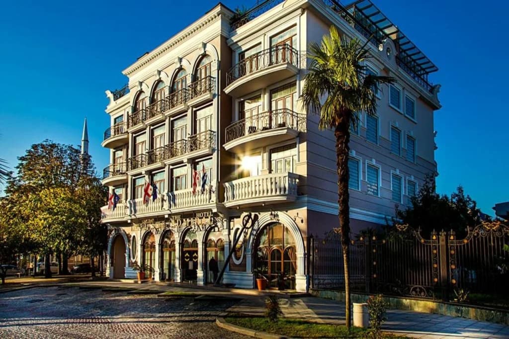The Admiral Hotel - Батуми