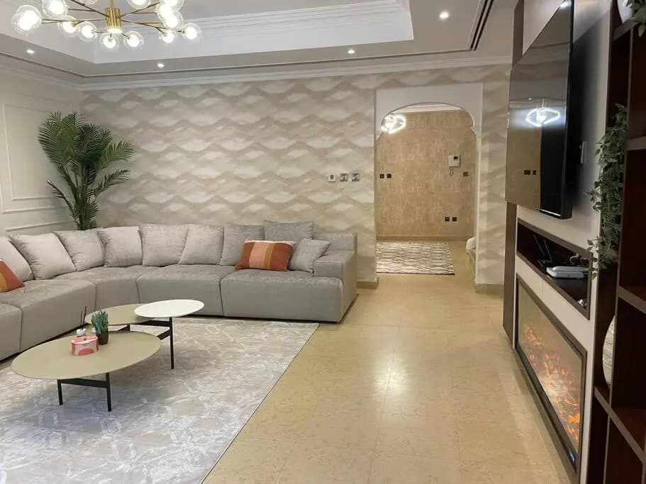 Cheerful 4-bedroom Villa With Shared Pool - Абу-Даби