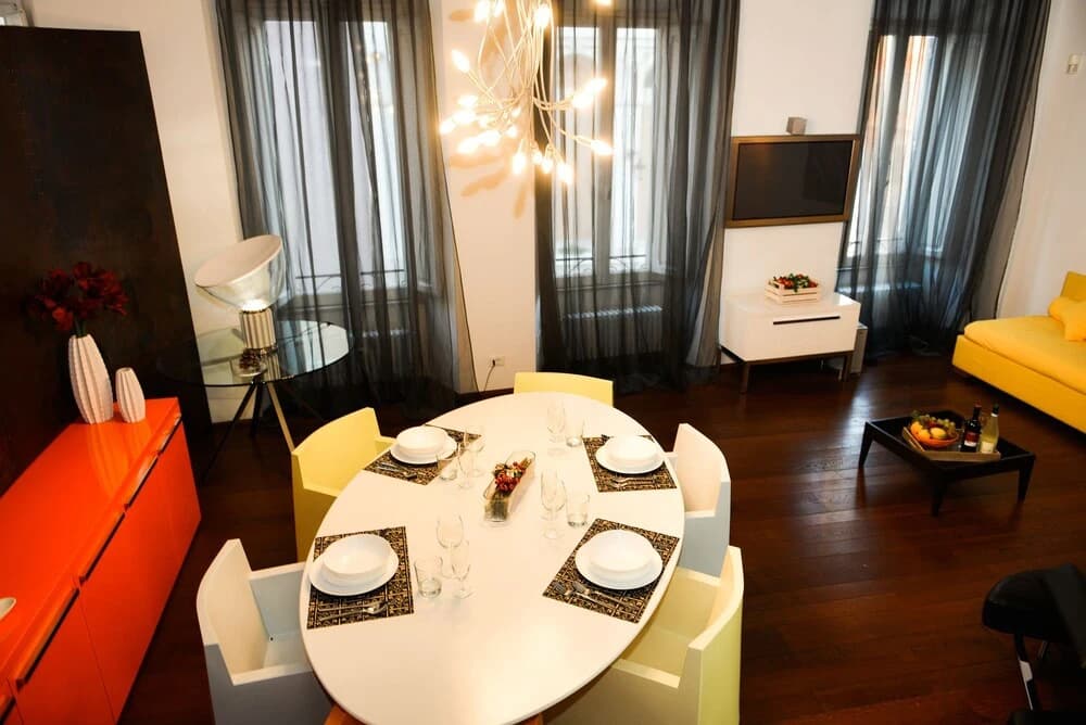 Ultra Modern Trevi Fountain Apt In Heart Of Rome - Рим