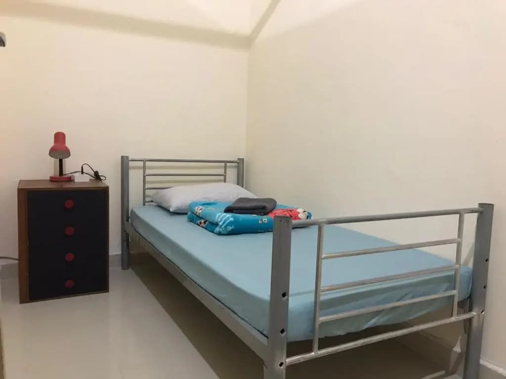 Backpackers Place- 10 minutes walk from Central Bus Terminal - Абу-Даби