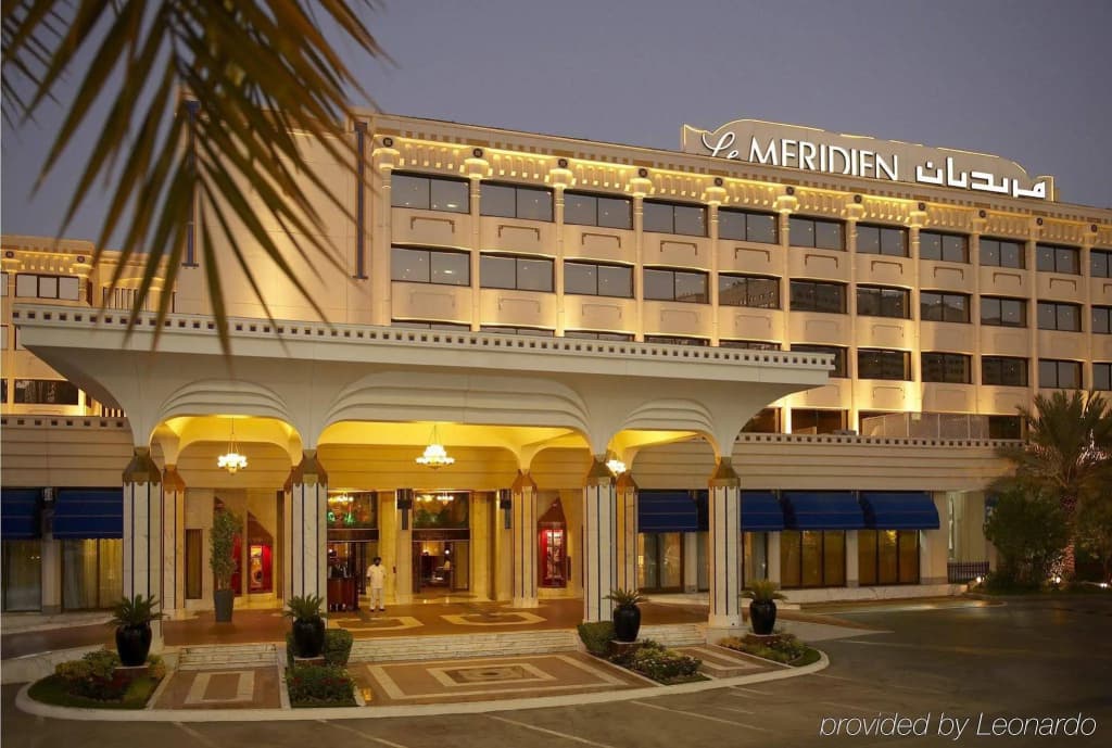 Курортный отель Le Meridien Abu Dhabi Hotel - Абу-Даби