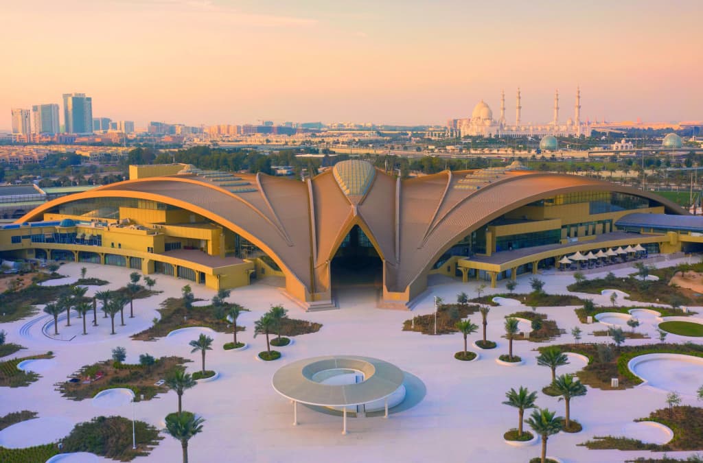 Курортный отель ERTH Abu Dhabi Hotel - Абу-Даби