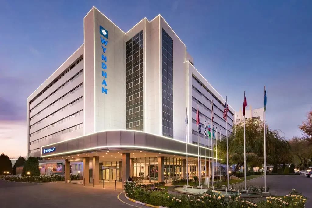 Отель Wyndham Tashkent - Ташкент