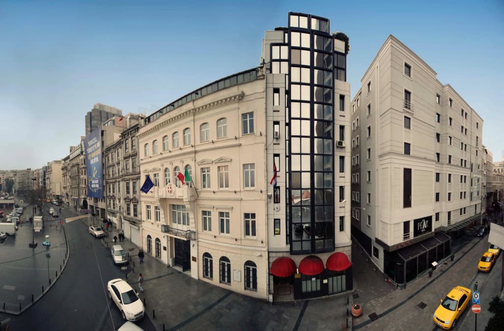 Отель Ramada by Wyndham Istanbul Pera - Стамбул